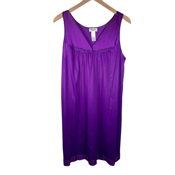 Vintage Vanity Fair Size Medium Purple Satin Gown Sleepwear Intimate - Picture 1 of 5